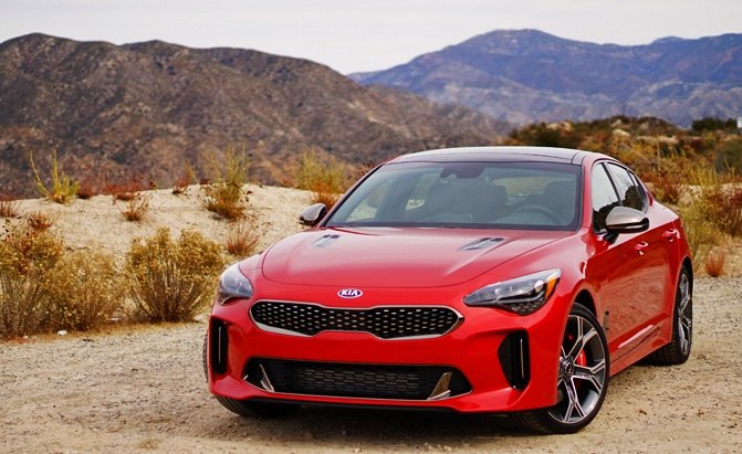 5 brangiausi automobiliai, kuriuos „Kia Stinger GT“ įveikė drag lenktynėse