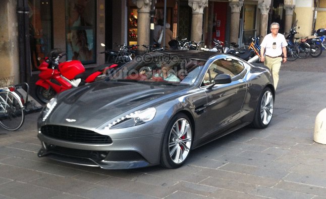 Šnipų nuotraukose atskleistas visas „Aston Martin Vanquish“