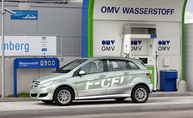 Naujos kartos „Mercedes“ vandeniliu varomas automobilis turėtų pasirodyti maždaug 2017 m.