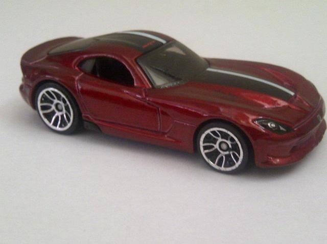 „SRT Viper“ nutekins dar vieną anonso paveikslėlį, jei jis surinks pakankamai patiktukų