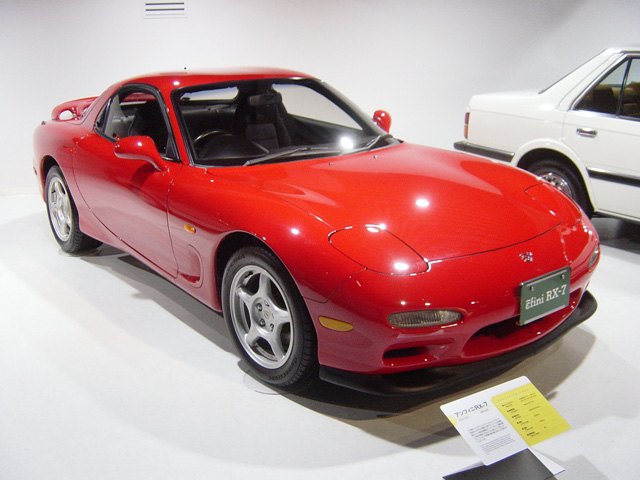 Pranešimas: naujos kartos „Mazda RX-7“ turės benzininių ir dyzelinių variklių galimybes