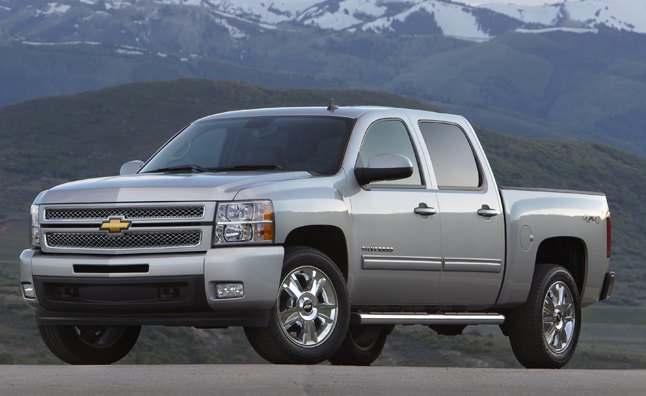 „Chevy“ paaukojo 50 „Silverado“ pikapų uraganų aukoms