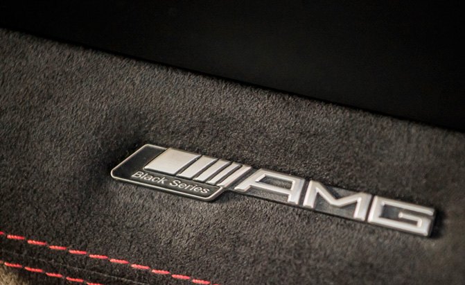 Gandai sklando, kad AMG kuria „918 Fighter“