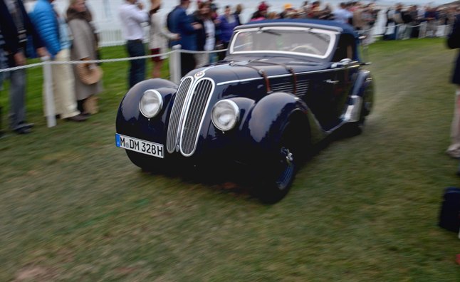 Keliaukite į Dawn Partol Pebble Beach su AutoGuide.com